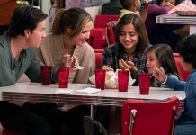 Review phim Con Nuôi Bất Đắc Dĩ (Instant Family) hài hước và ý nghĩa