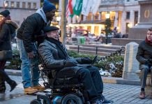 Review phim Trợ Lý Hết Ý (The Upside) – Bản remake đáng quên