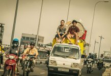 Cảm nhận về phim Ròm trong cuộc chạy mưu sinh Review Phim Ròm